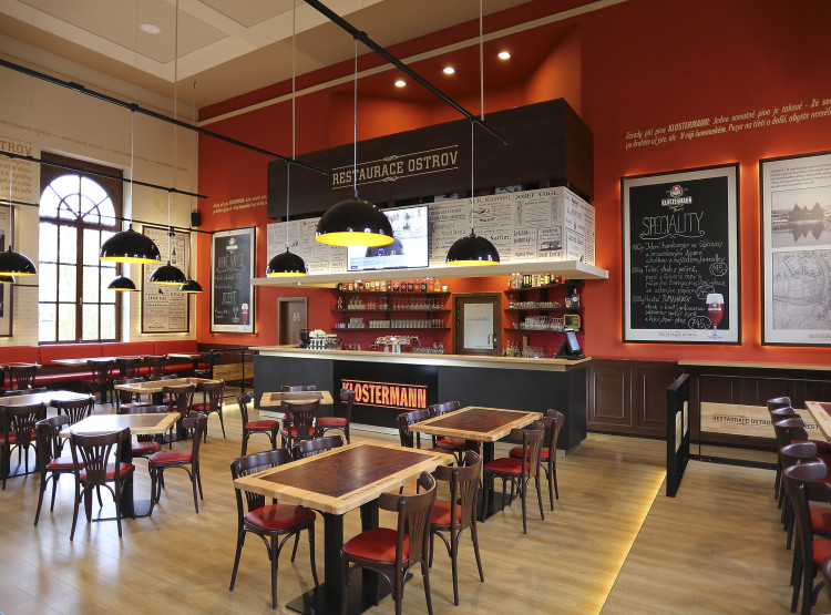 Interier restaurace Ostrov v Písku