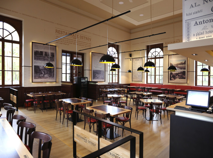 Interier restaurace Ostrov v Písku